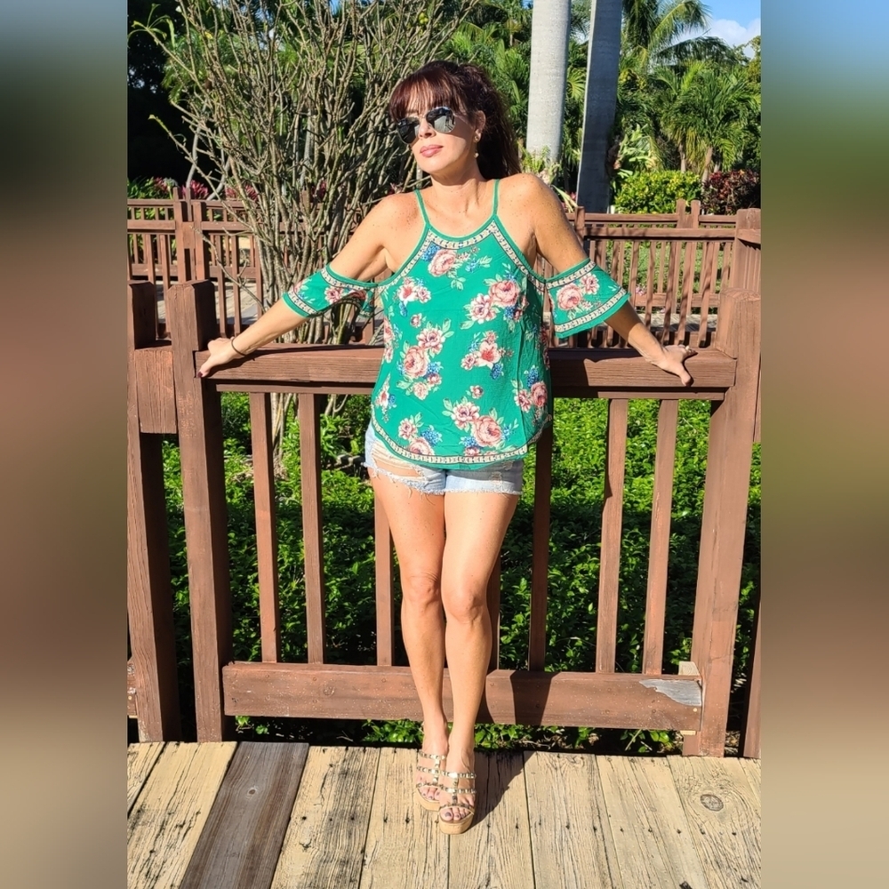SUMMER BRUNCH FLORAL COLD SHOULDER TOP